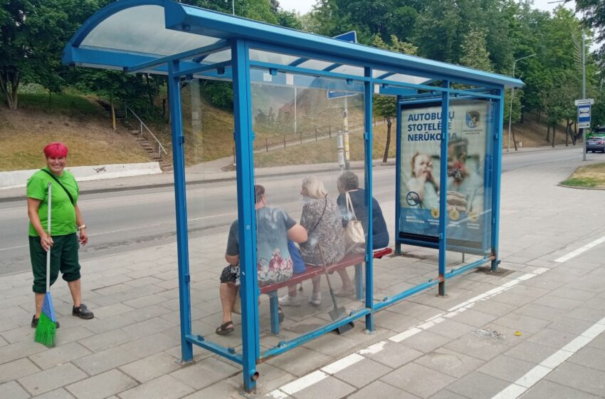  Dužo autobusų stotelės paviljono stiklas