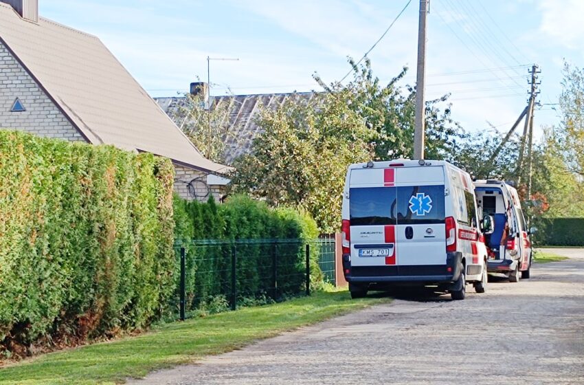  Du medikų ekipažai skubėjo į Saulėtekio gatvę