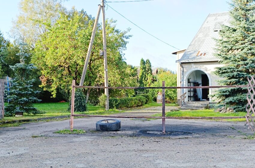  Mįslingas gaisras: vidurnaktį sudegė nemaža dalis tvoros