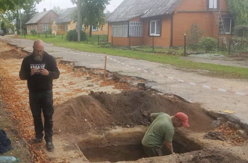  Dar viename rajono miestelyje aptiktas istorinis grindinys: statybų darbai laikinai stabdomi