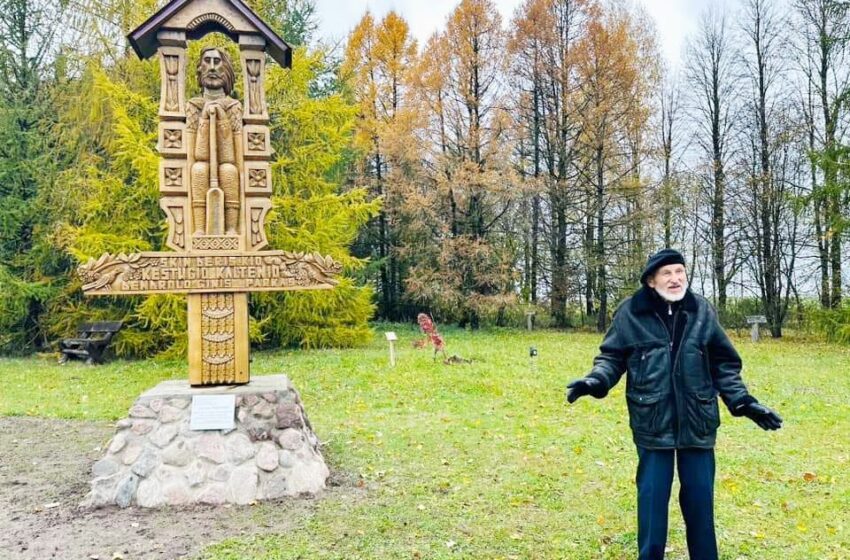  K. Kaltenio parke pašventinta parko įkūrėjui pastatyta skulptūra