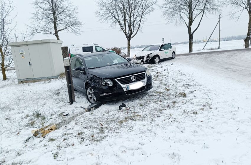  Keleriškiuose susidūrė lengvieji automobiliai