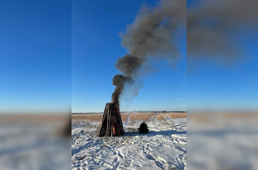  Laužų deginimas nepadėjo – traktoriais ruošiasi į sostinę