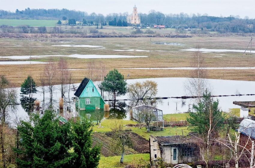  Potvynis skandina sodininkų bendriją, o mieste po vandeniu atsidūrė pėsčiųjų takas (FOTOGALERIJA)