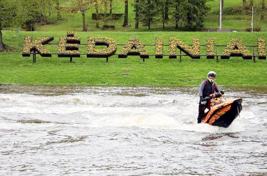  Patvinusiame Nevėžyje vėl plaukiojo vandens motociklininkai (FOTOGALERIJA)