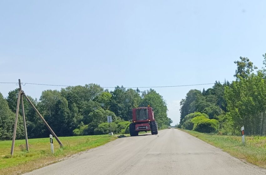  Javapjūtę lydi gaisrai: dega ražienos, javų laukai, technika