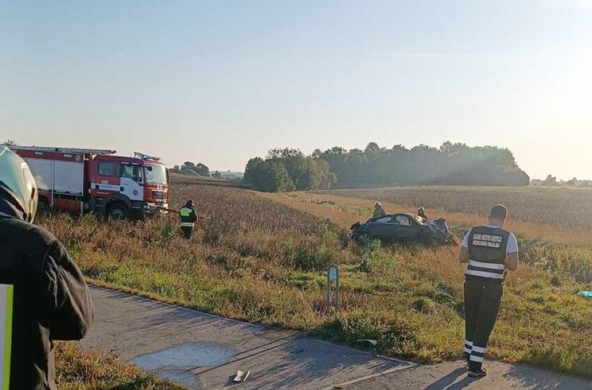  Tragedija ties Sirutiškiu: po suknežintu automobiliu – jauno vyro kūnas (FOTOGALERIJA)