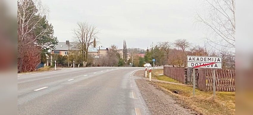 Kuo toliau, tuo dažniau ,,Via Lietuva“, kuri atsakinga už valstybinių kelių priežiūrą, savo darbus nustumia ant savivaldybės pečių.