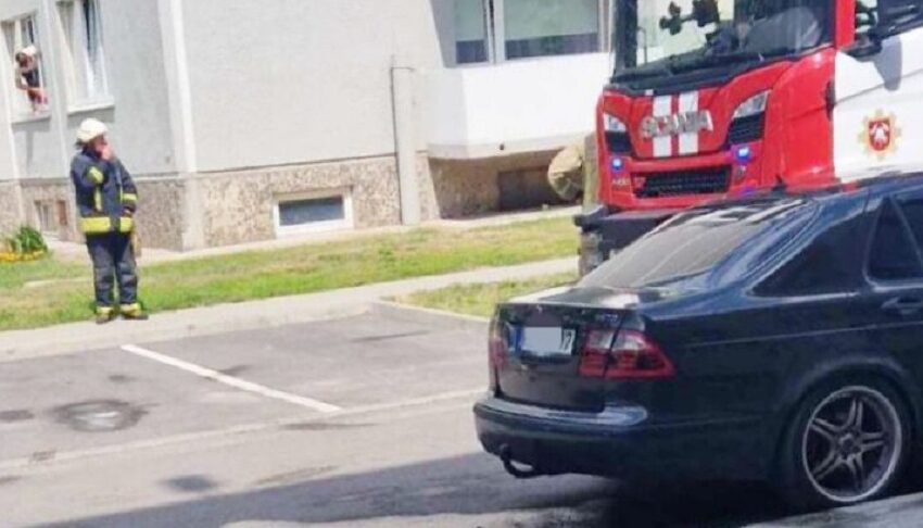 Pranešta apie išsiliejusius teršalus A. Kanapinsko gatvės daugiabučio namo aikštelėje.