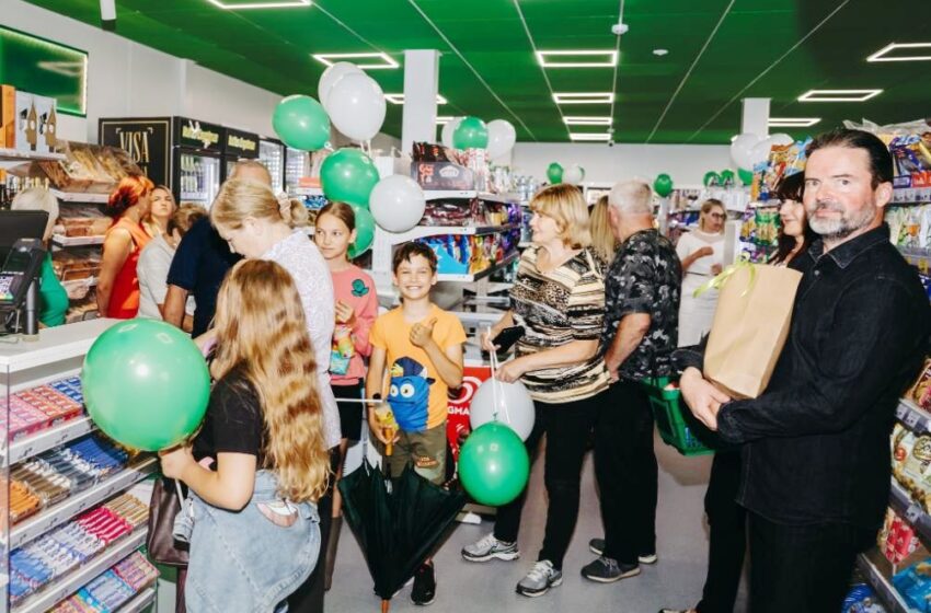 Kėdainiečiai ir Janušavos naujakuriai turi dar vieną progą užsukti į naująją „mini MARKET“ parduotuvę – visą šią savaitę čia visi pirkėjai vaišinami ledais!