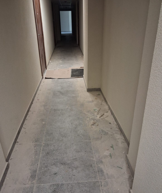 Paveikslėlis, kuriame yra pastatas, vidaus, siena, grindys

Dirbtinio intelekto sugeneruotas turinys gali būti neteisingas.