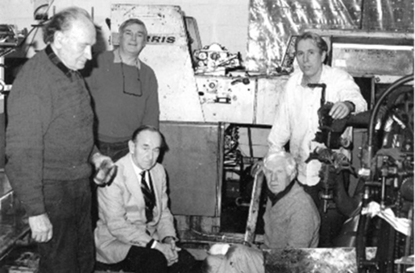 M. Morkūno spaustuvėje Čikagoje iš kairės stovi Mykolas Morkūnas, Klementė Dedela, Vidmantas Zavadskis, sėdi Viktoras Naudžius ir Alfonsas Pargauskas. 1992 m.