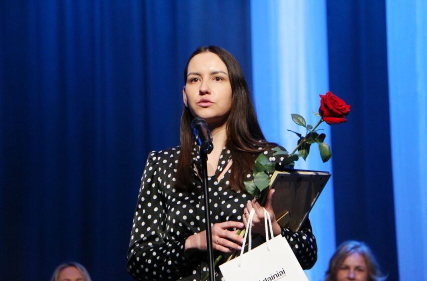Šį vakarą Kėdainiuose įteiktas garbingas Metų medicinos darbuotojo apdovanojimas. Titulas skirtas klinikos „Armedika“ šeimos gydytojai Austei Gudelevičienei.