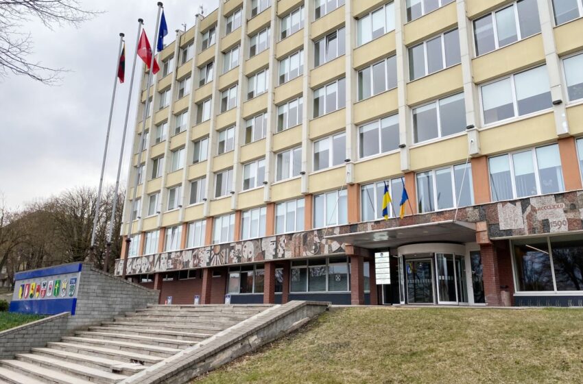  Kėdainiečiams užkliuvo vėliavos ant savivaldybės pastato: „Ar mes jau Ukrainoje?“