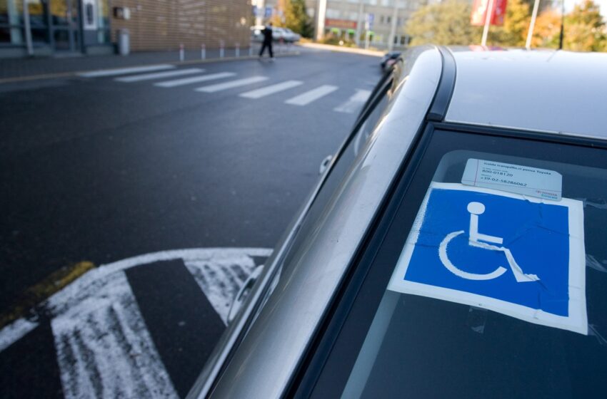 automobilis neįgaliojo ženklas
