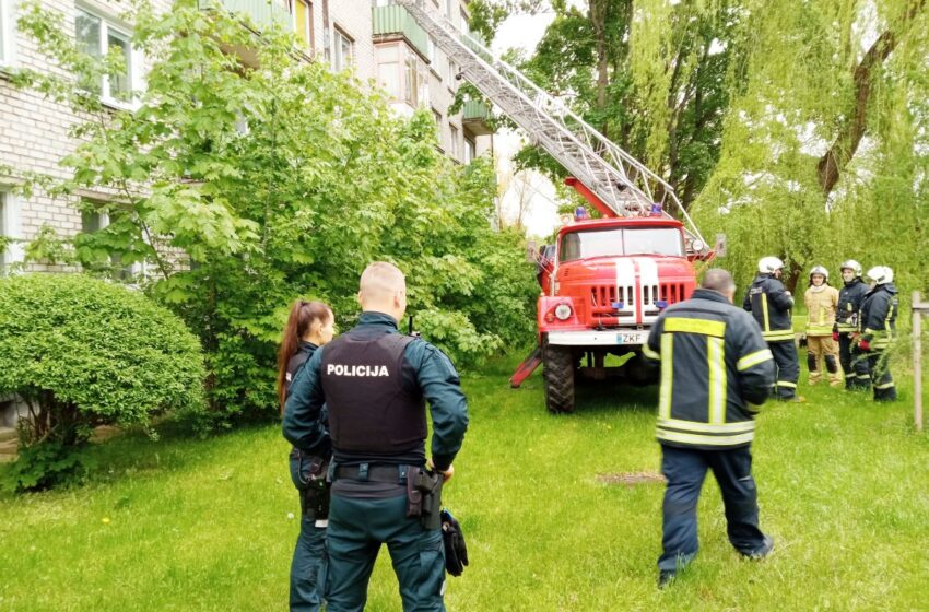 ugniagesiai policija