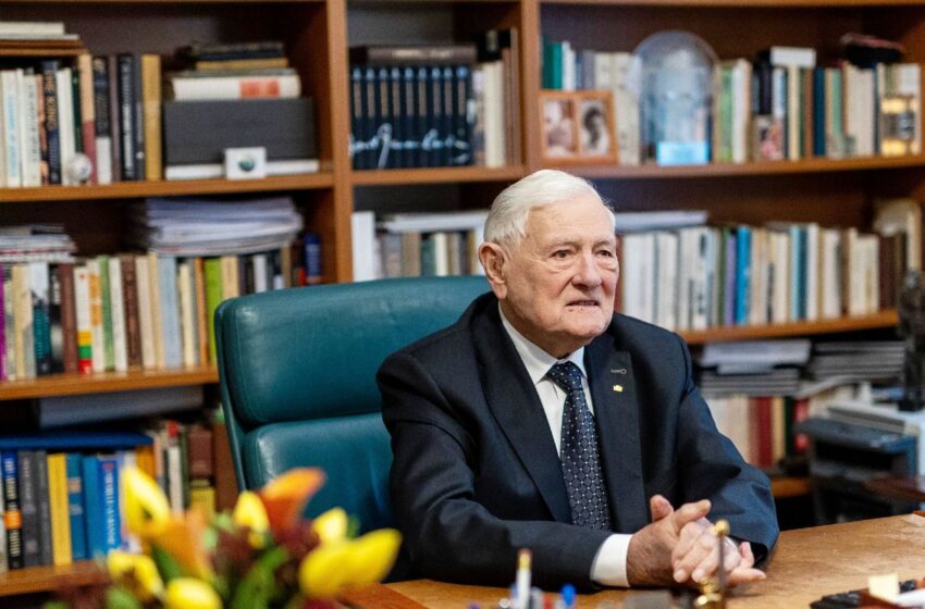 Valdas Adamkus